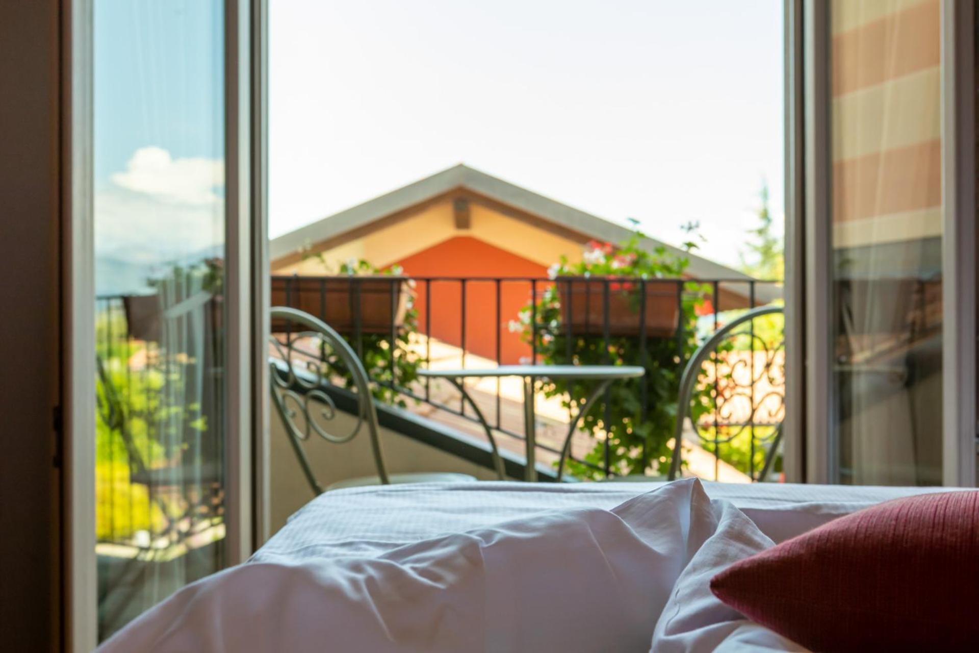Hotel Cortese Armeno Exteriör bild